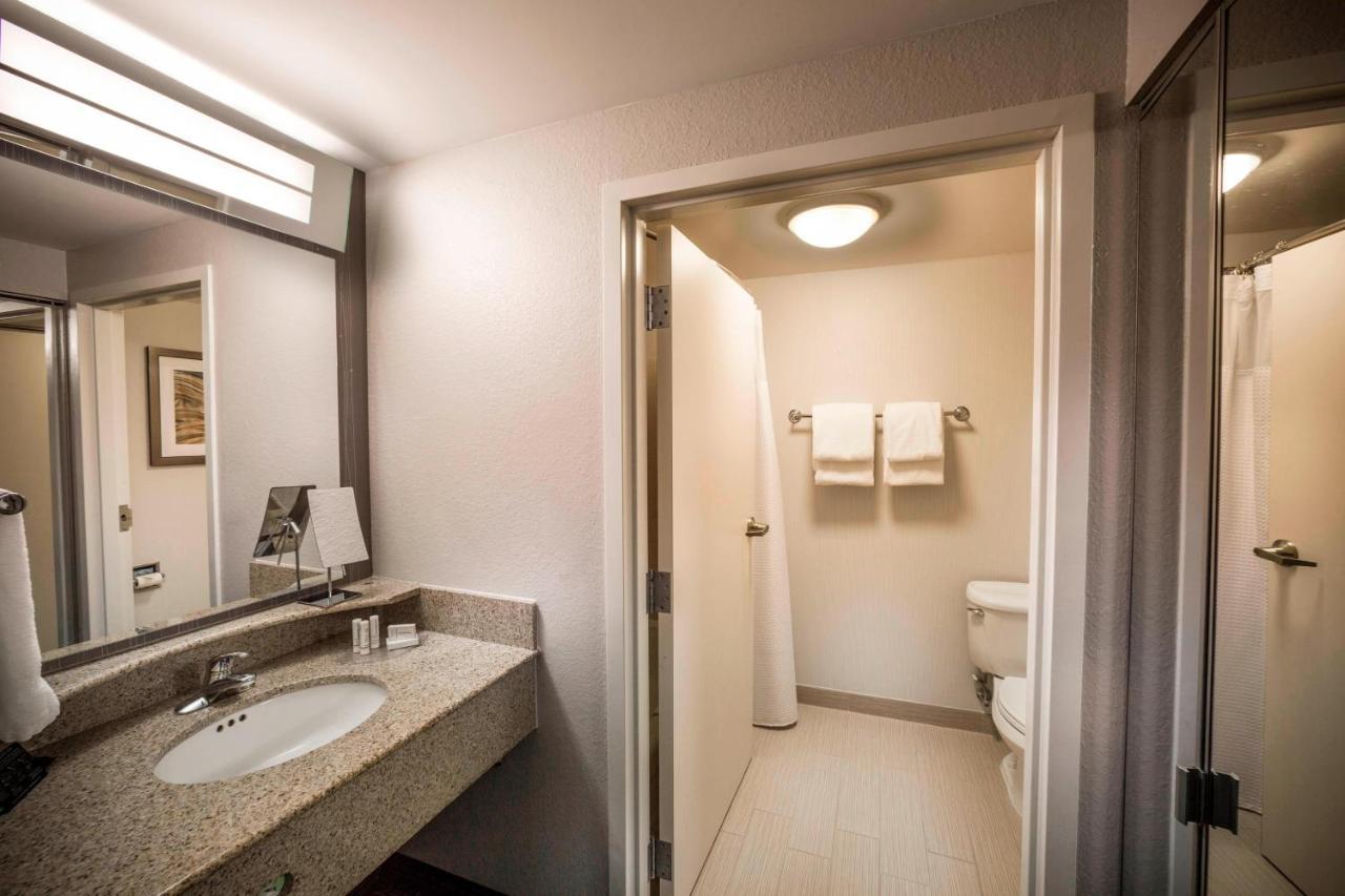 Courtyard By Marriott Norfolk Downtown Exterior foto