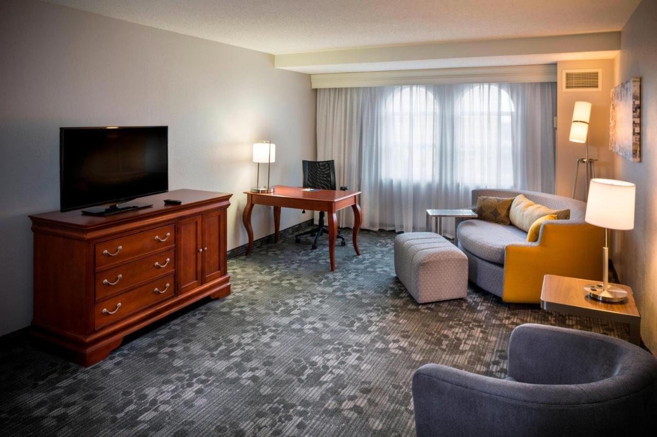 Courtyard By Marriott Norfolk Downtown Exterior foto