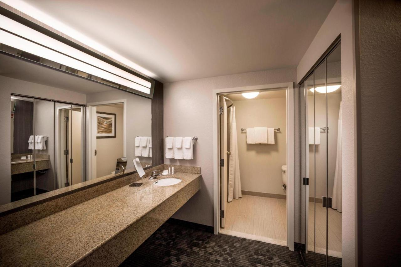 Courtyard By Marriott Norfolk Downtown Exterior foto