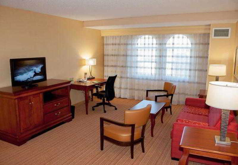 Courtyard By Marriott Norfolk Downtown Exterior foto