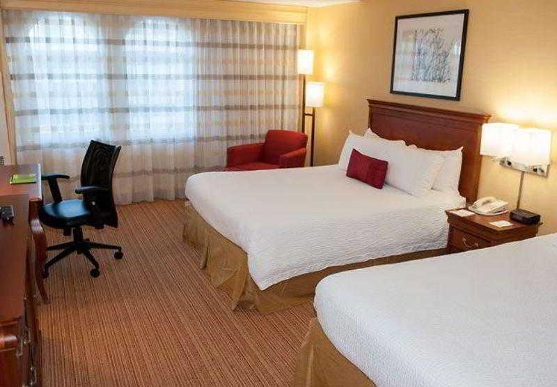Courtyard By Marriott Norfolk Downtown Exterior foto